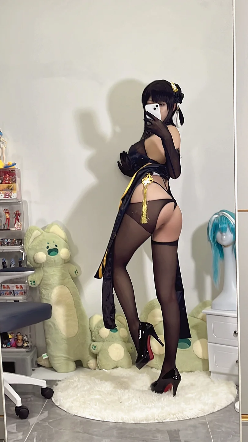 影子喵Ghost - 镇海黑旗袍 [131P,4V-3.71GB] tg@simisebaisi 【丝足阁】114.webp